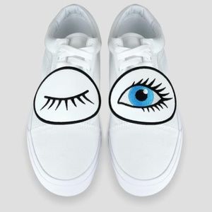 THE WINK Clip-On Shoe Accessory